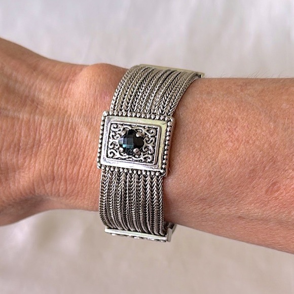 Vintage-Inspired Silver 8 Strand Mesh Bracelet Black Stone Accents Magnetic - Picture 3 of 10